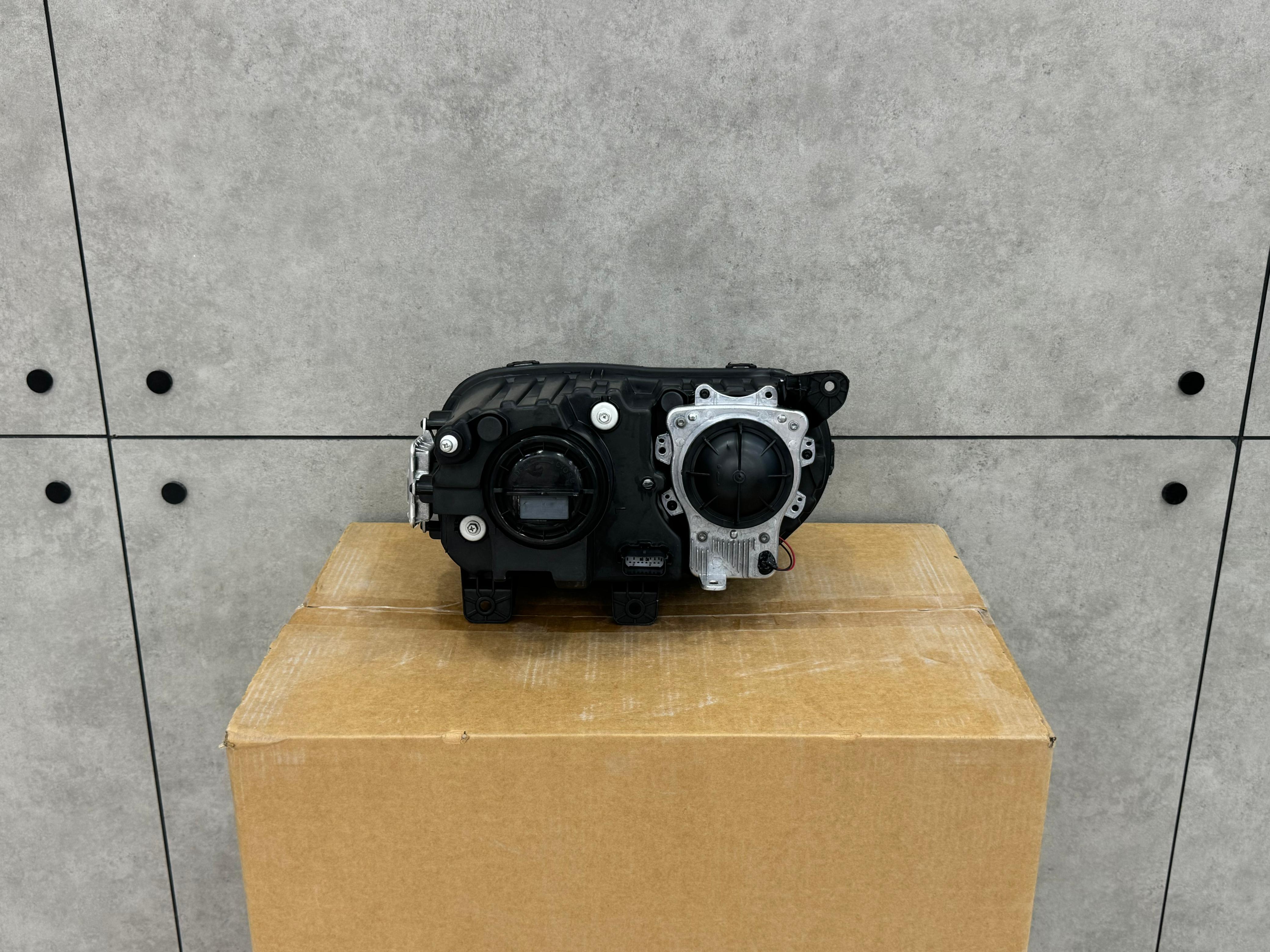 Head Lamp Challenger 2015-23 (LH) (XENON)