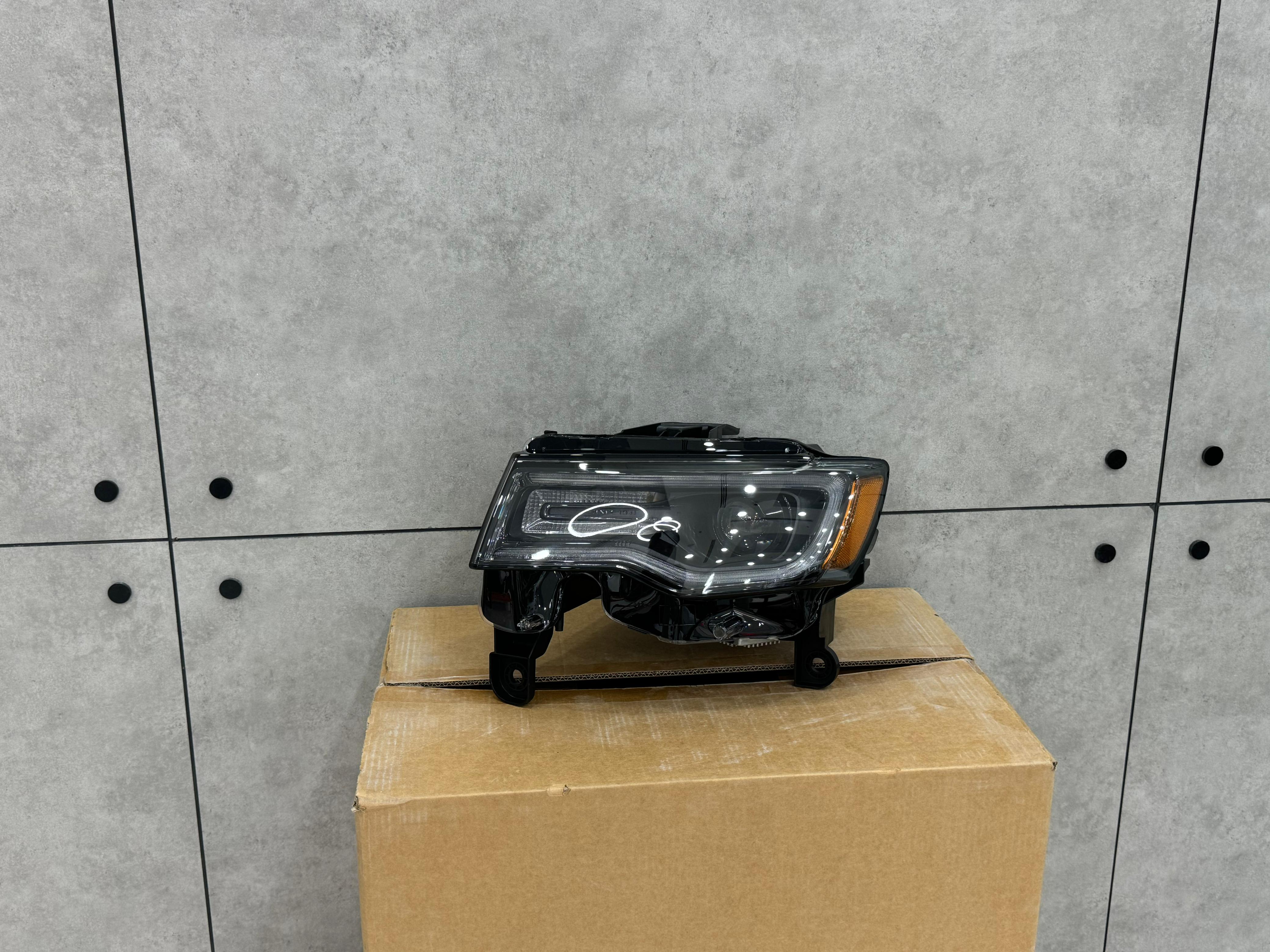 Head Lamp Grand Cherokee 2017-21 (XENON) (LH)