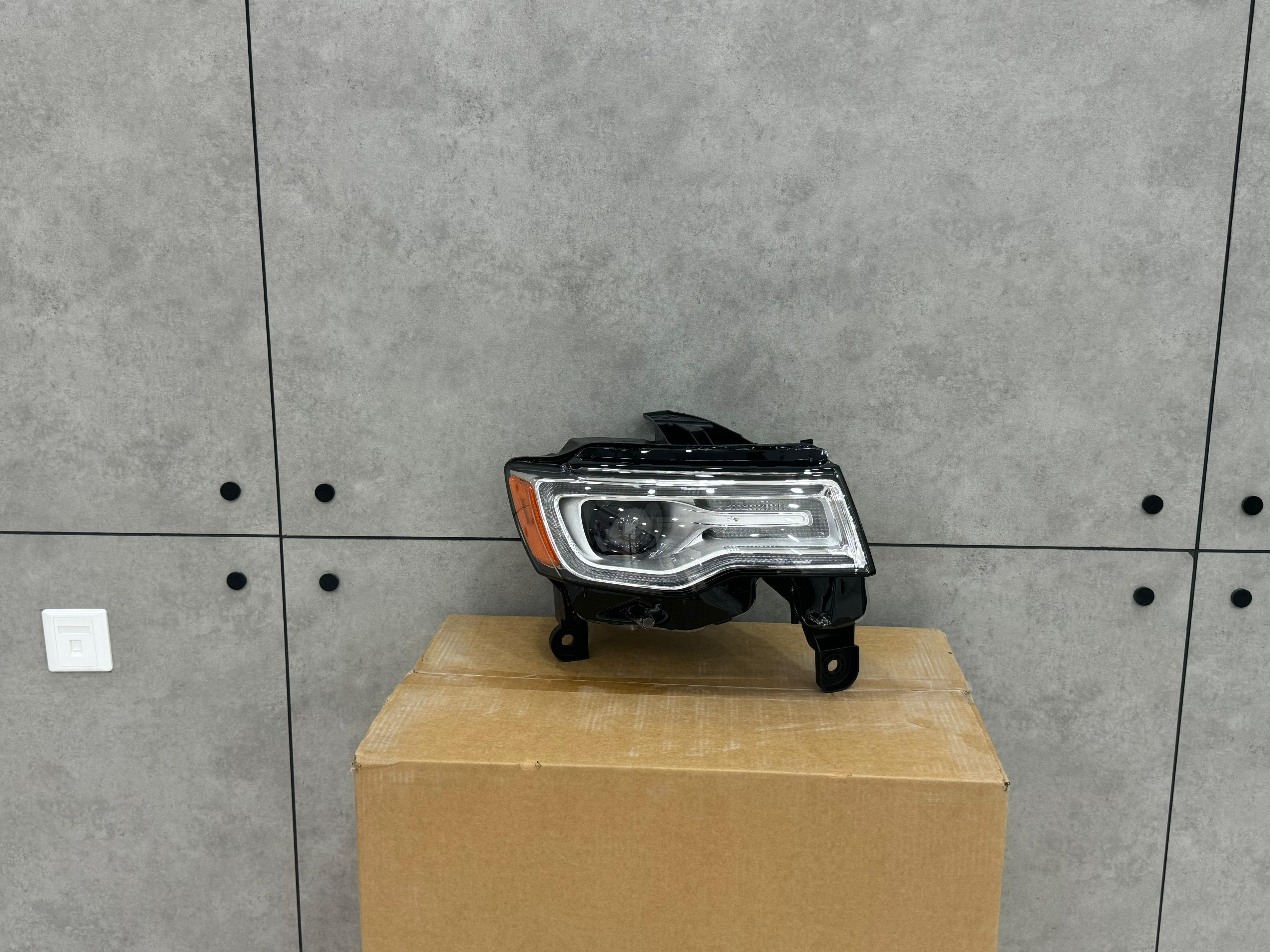 Head Lamp Grand Cherokee 2017-21 Chrome (DUAL XENON)(RH)