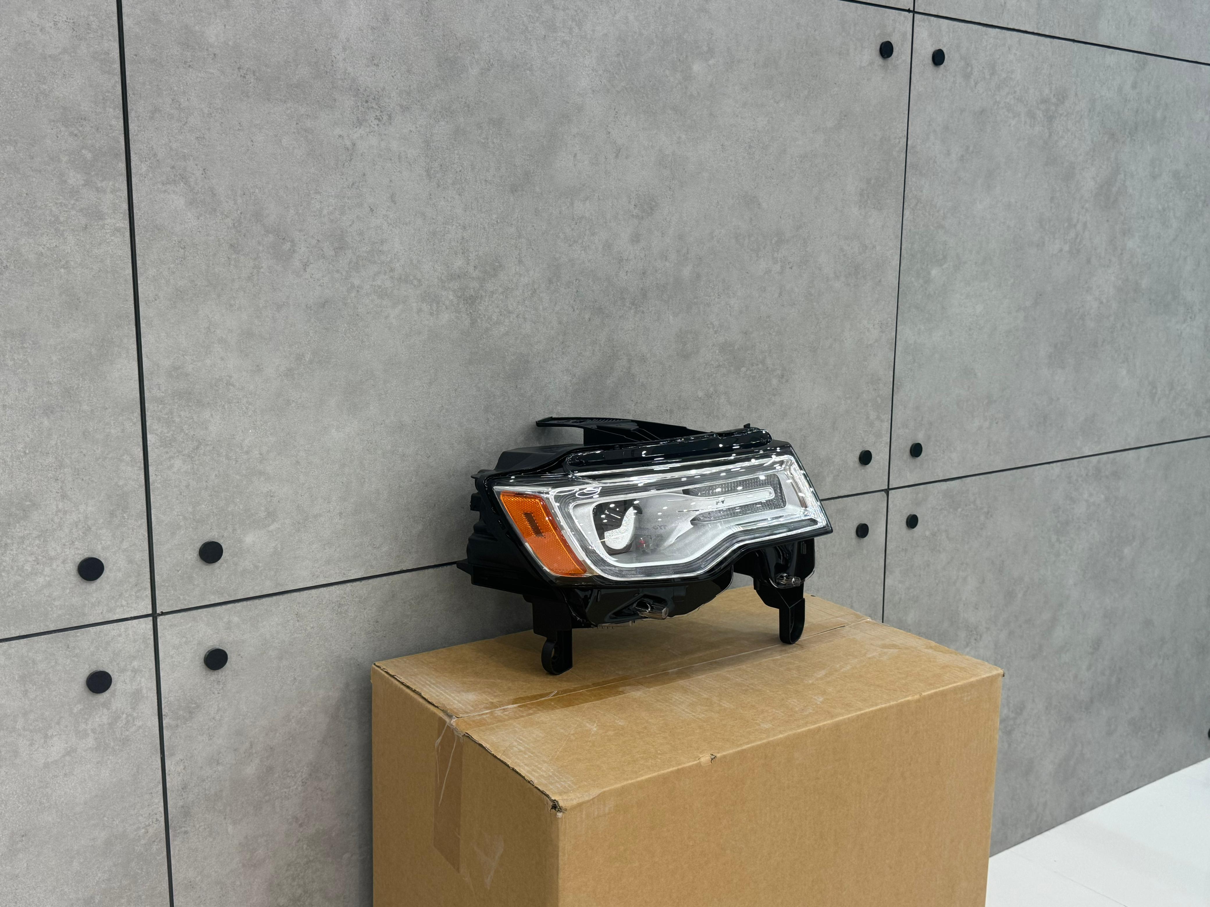 Head Lamp Grand Cherokee 2017-21 Chrome (DUAL XENON)(RH)
