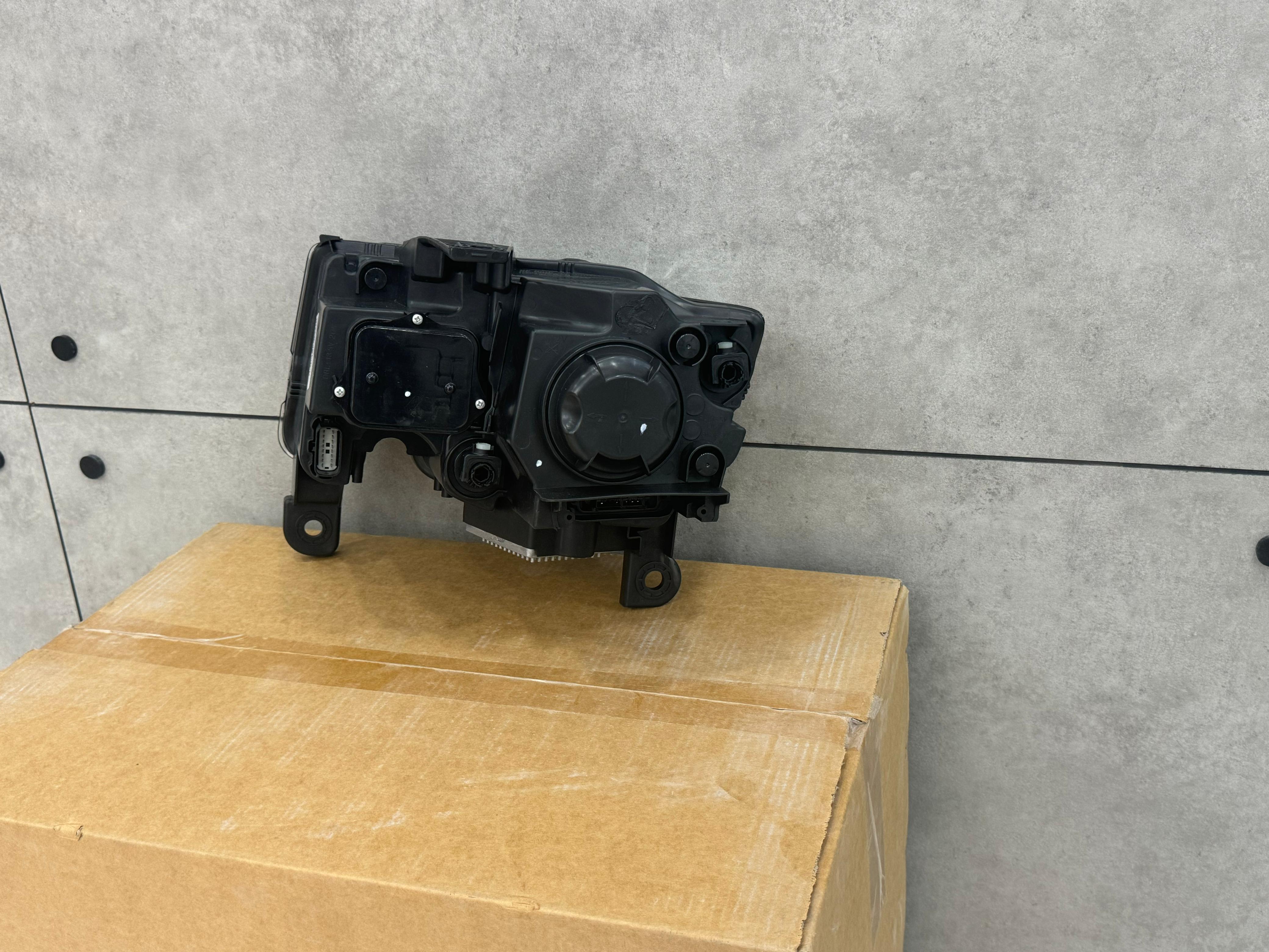 Head Lamp Grand Cherokee 2017-21 Chrome (DUAL XENON)(RH)