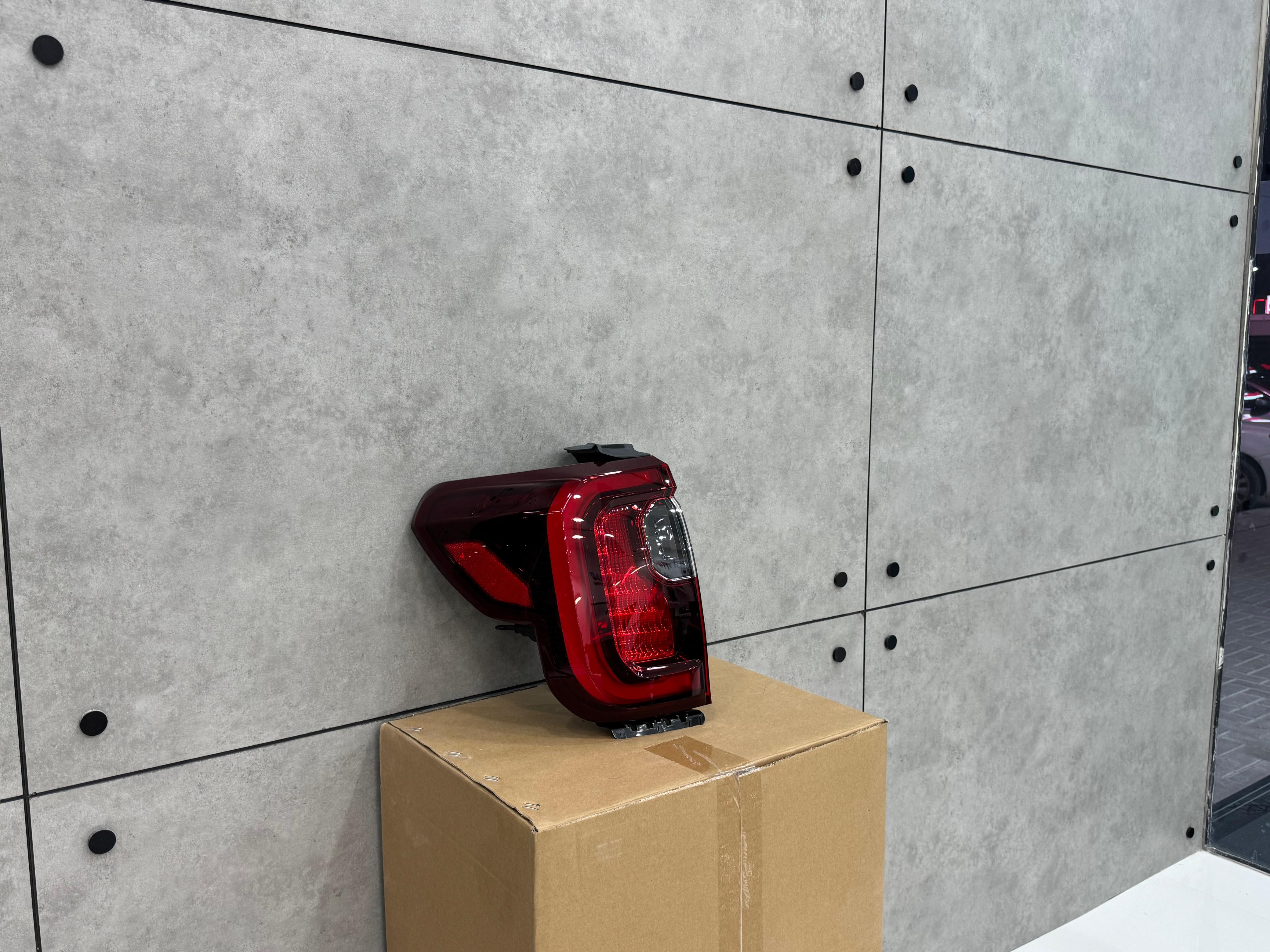 REAR LAMP ACADIA 2020-24 (LH) (CHROME)