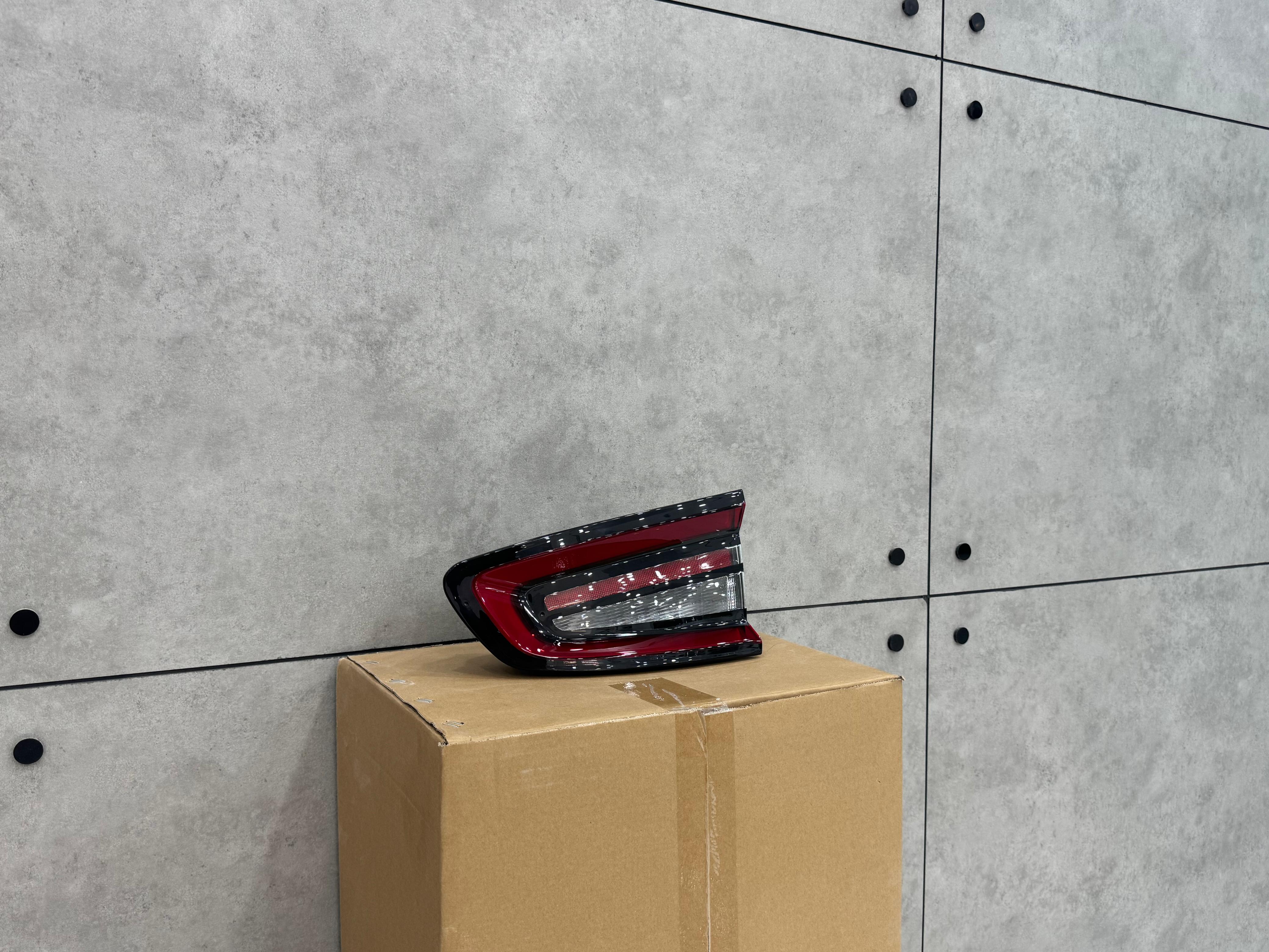 Rear Lamp Charger 2015-22 (RH)
